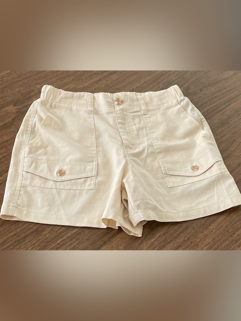 Women’s Cream Casual Pocket Shorts